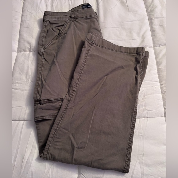 Hollister Pants - Hollister High Rise Cargo Dad Pant